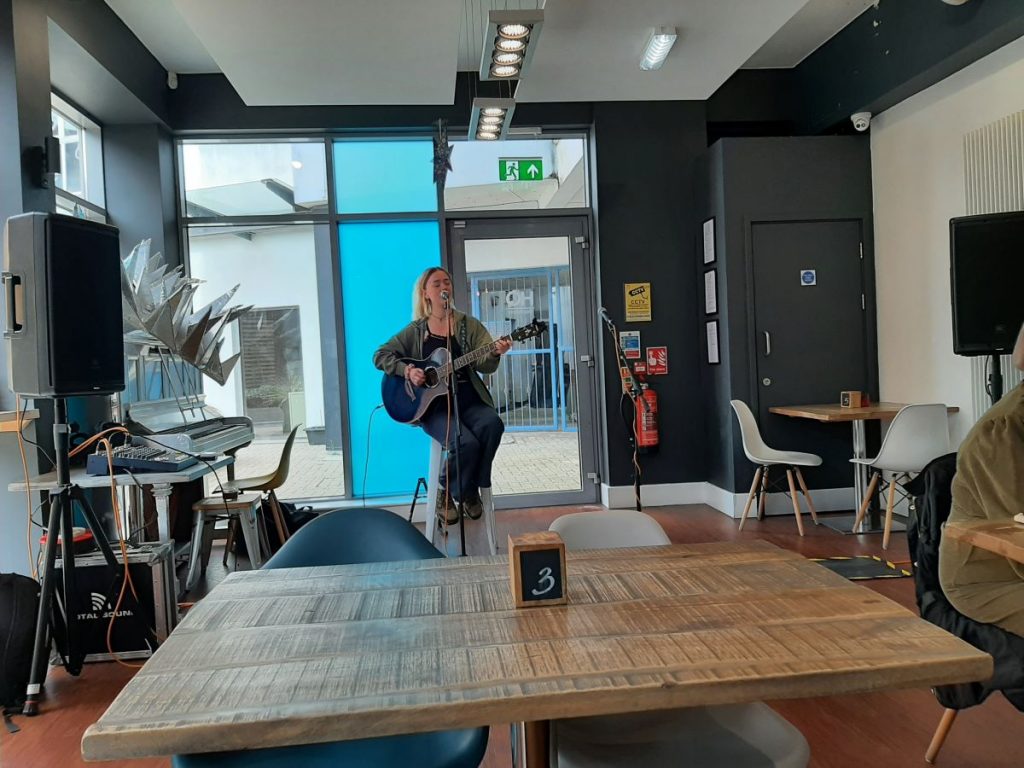 HQ Urban Kitchen with its talented Acoustic musicians