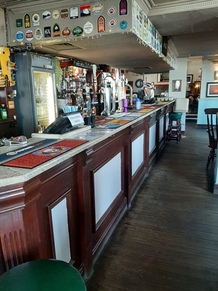 Golygfa'r Bae, Abertawe - Ardal y Bar