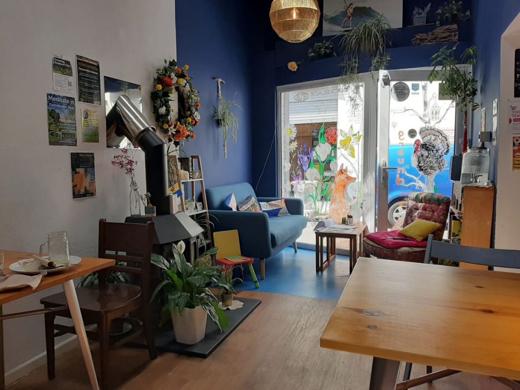 Tu Mewn i Goffi Planhigion Mâl – Abertawe