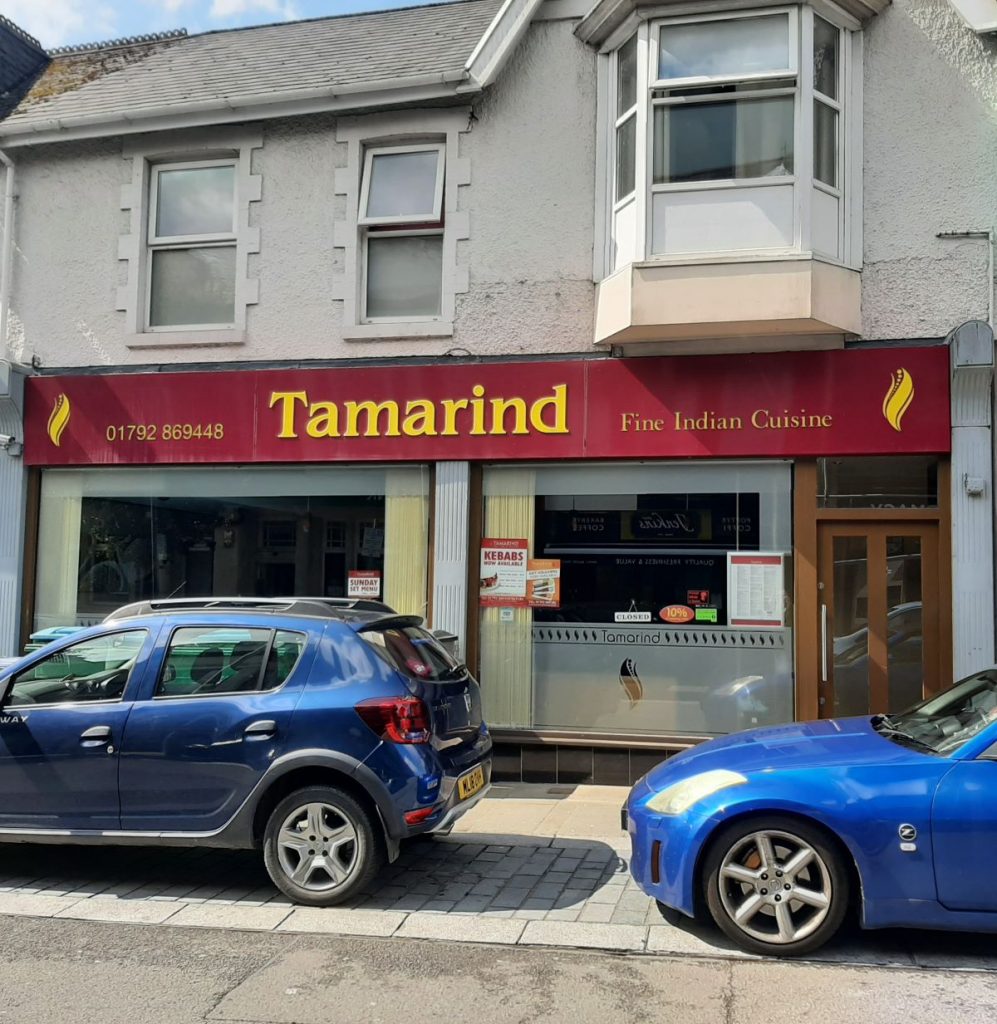 Ffasâd Tamarind ym Mhontardawe