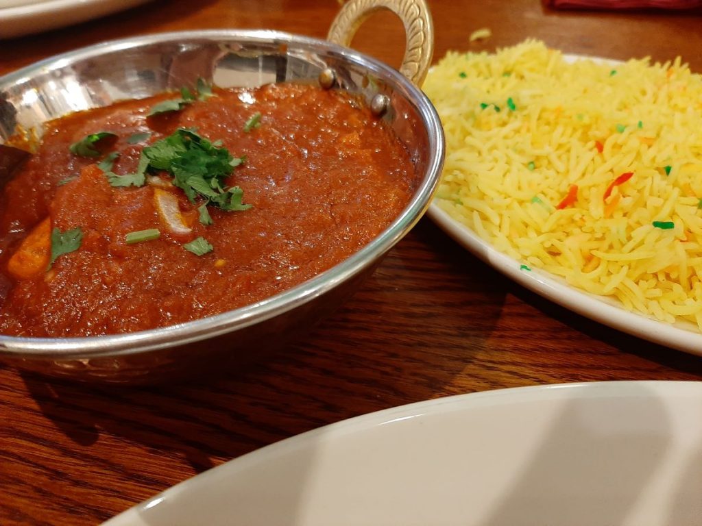 A classic Bhuna. This featured finely sliced onions and capsicum in a rich, medium-spiced sauce. It was served with fragrant Pila Rice, lightly flavoured with saffron at the Panshee Contemporary Indian Restaurant Swansea 