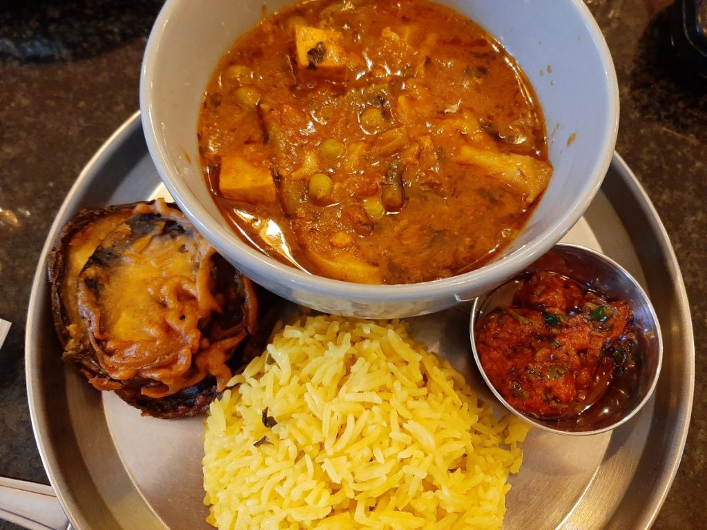 Large Curry Plate: which came with curry, rice, savoury items, and chutney.